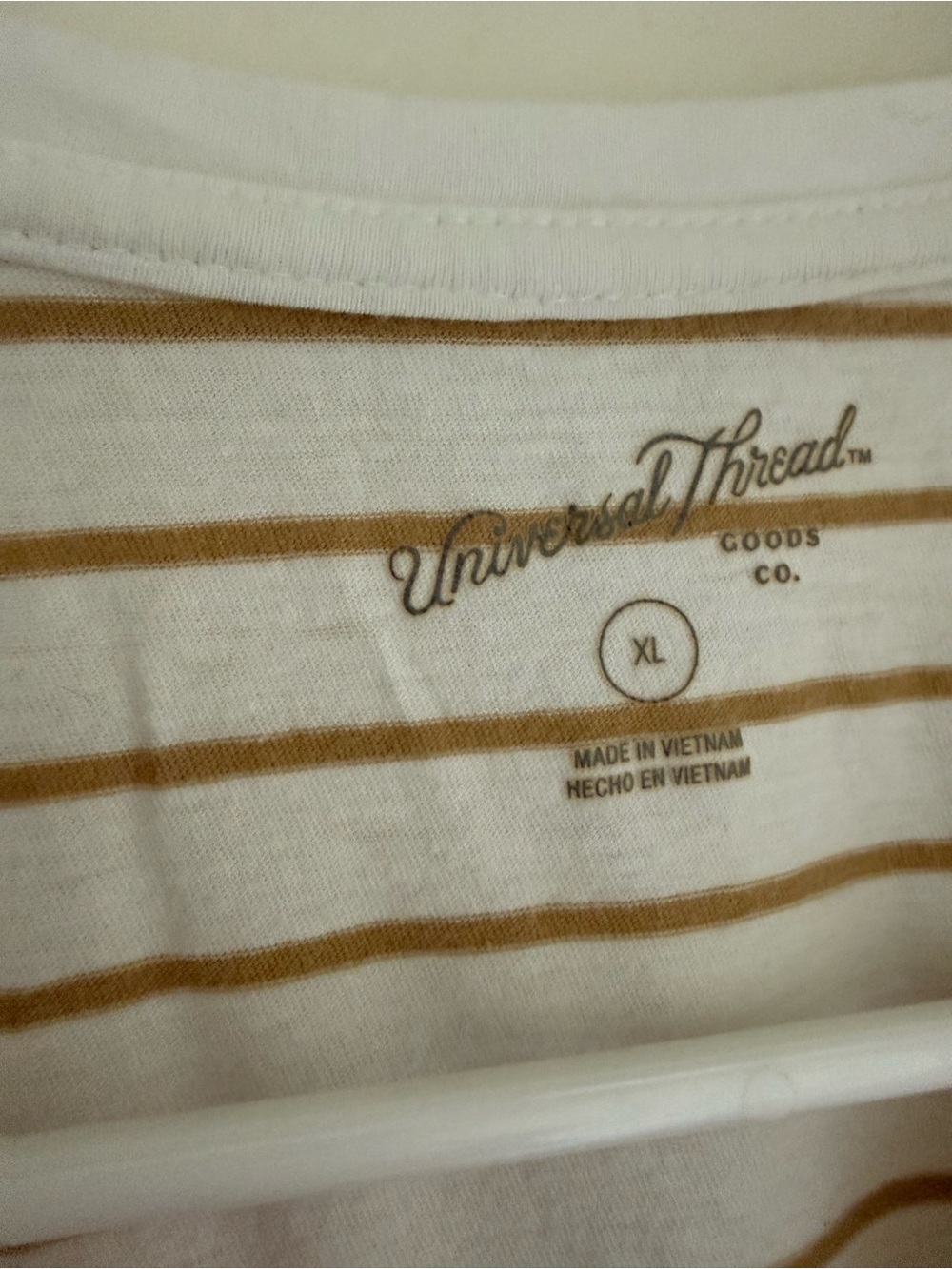 Universal Thread Women’s Tee 🤎 - Picture 3 of 3